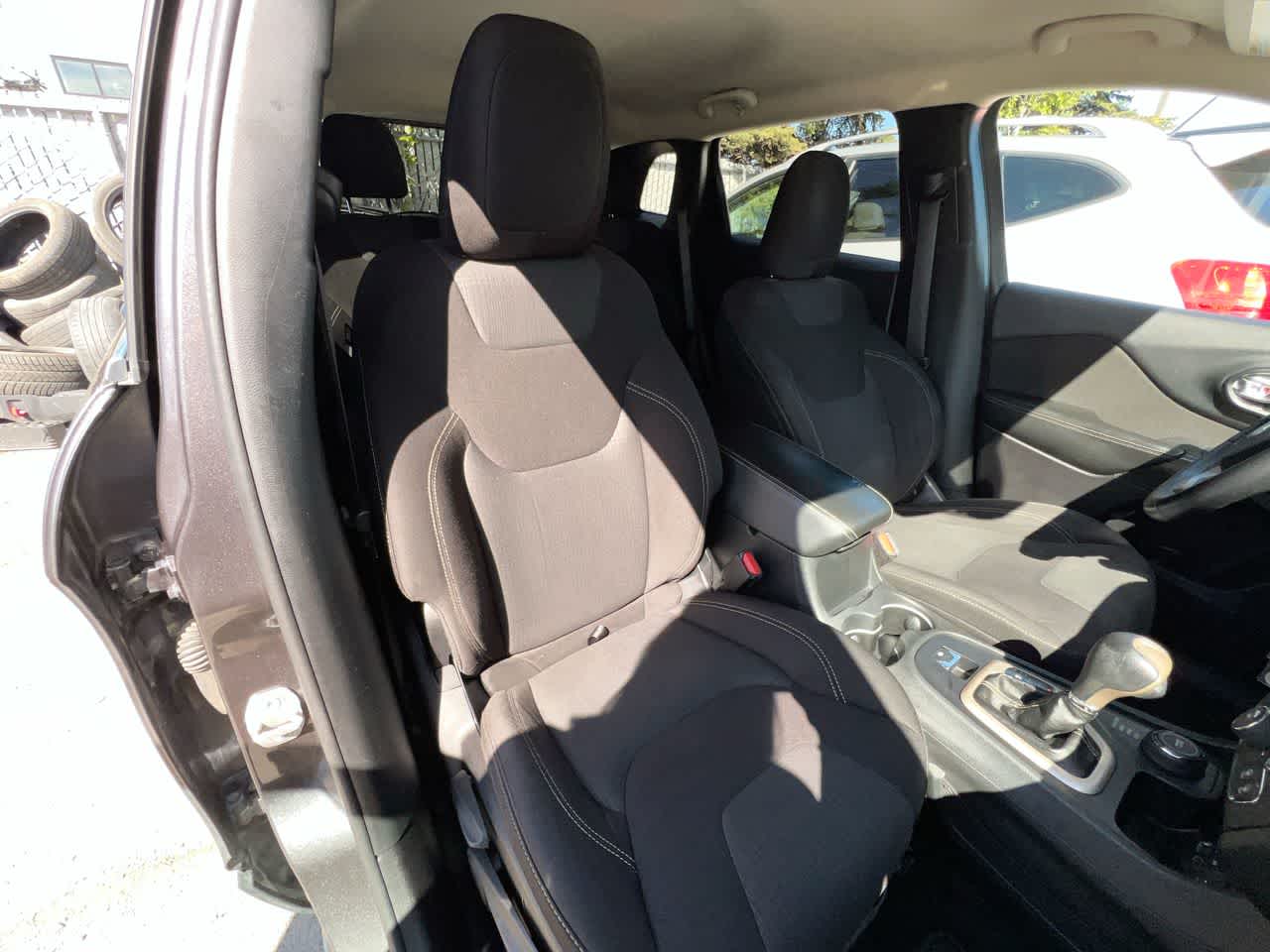 Thumbnail: 2016 Jeep Cherokee - 28