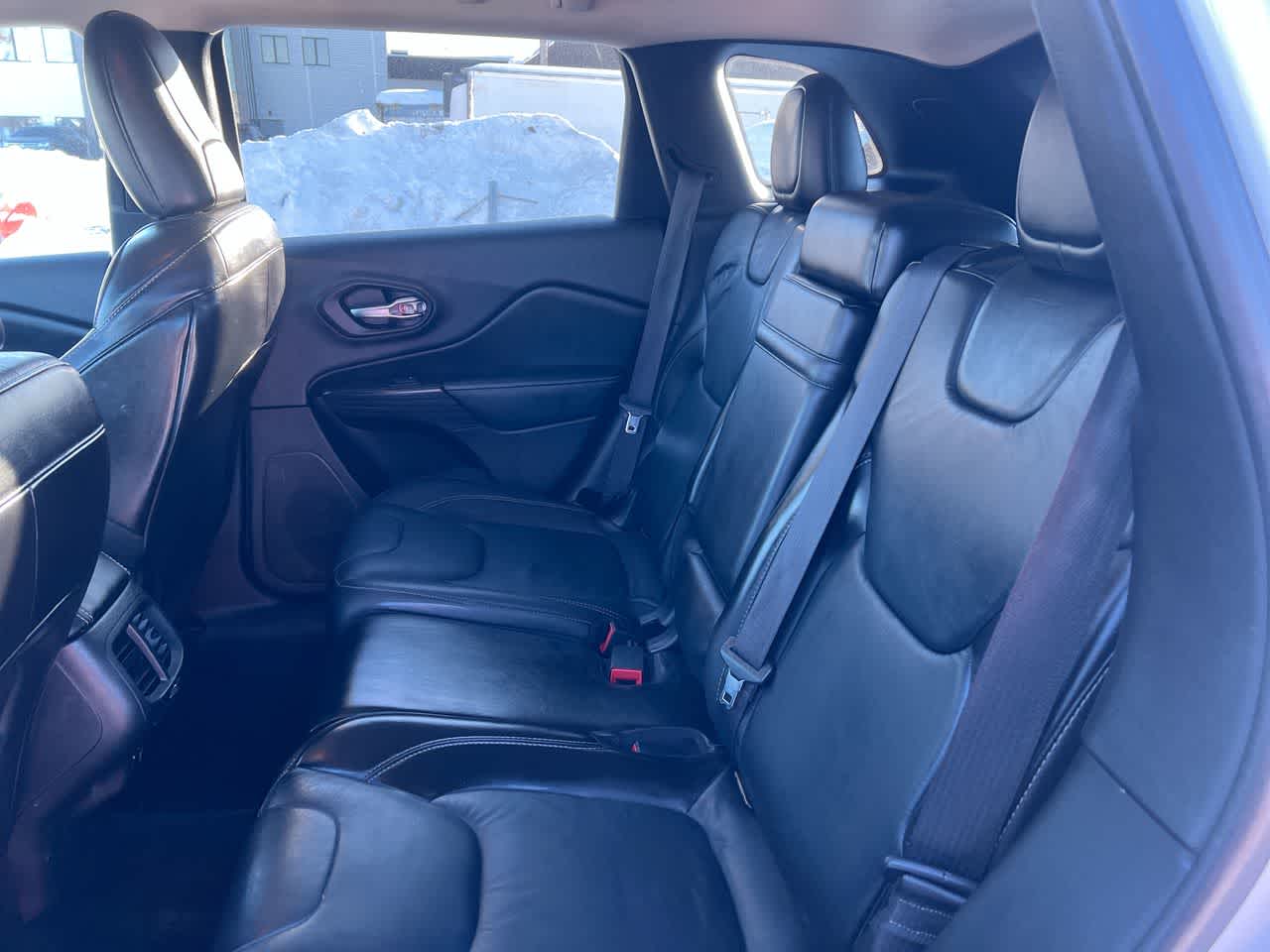 Thumbnail: 2015 Jeep Cherokee - 23