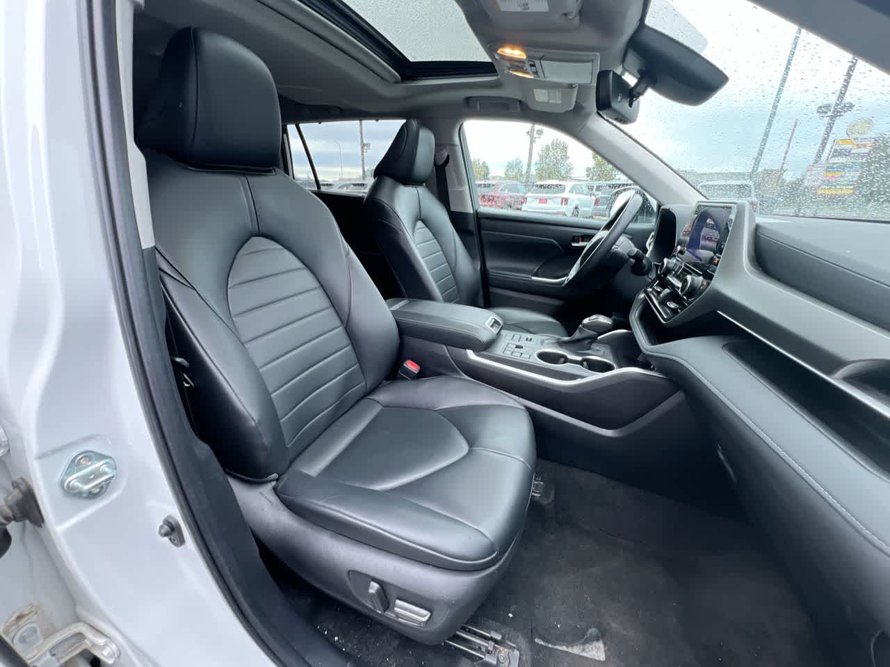 Thumbnail: 2024 Toyota Highlander - 28