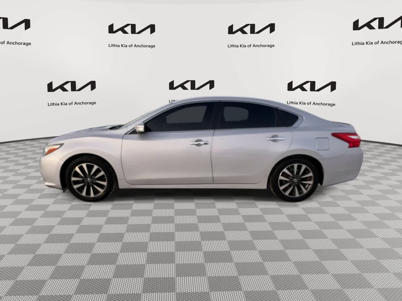 Thumbnail: 2017 Nissan Altima - 5