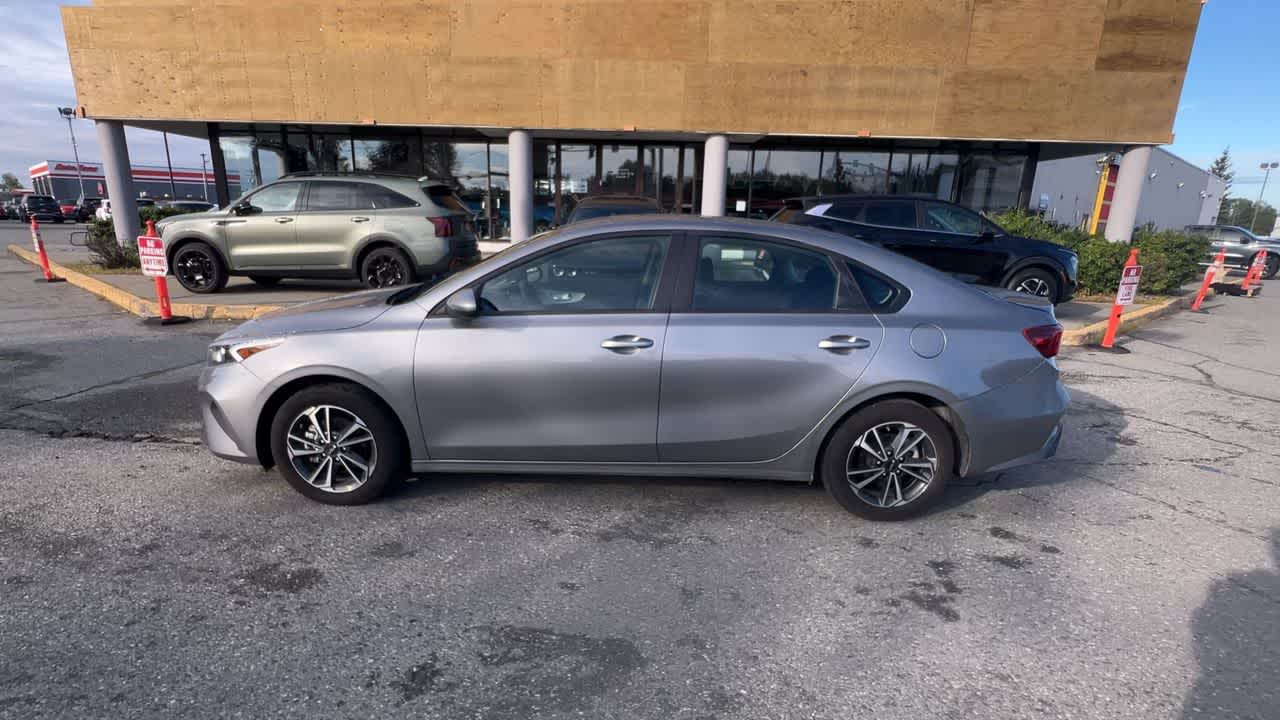 Thumbnail: 2024 Kia Forte - 5