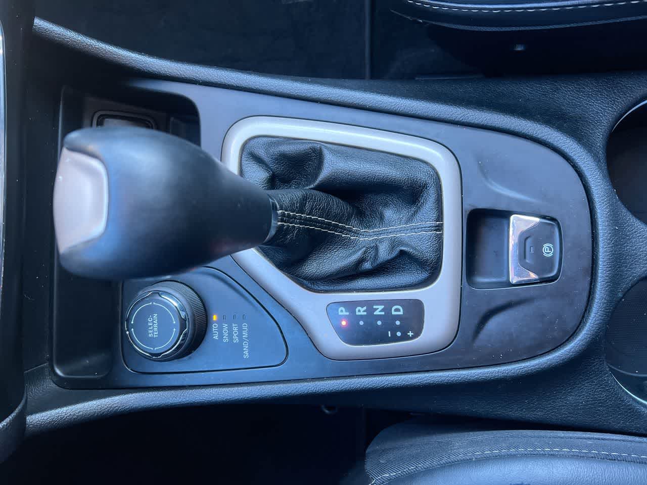 Thumbnail: 2015 Jeep Cherokee - 20