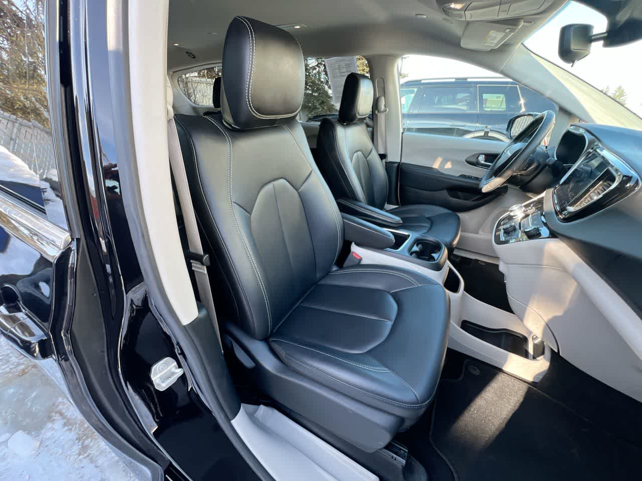 Thumbnail: 2024 Chrysler Pacifica - 28