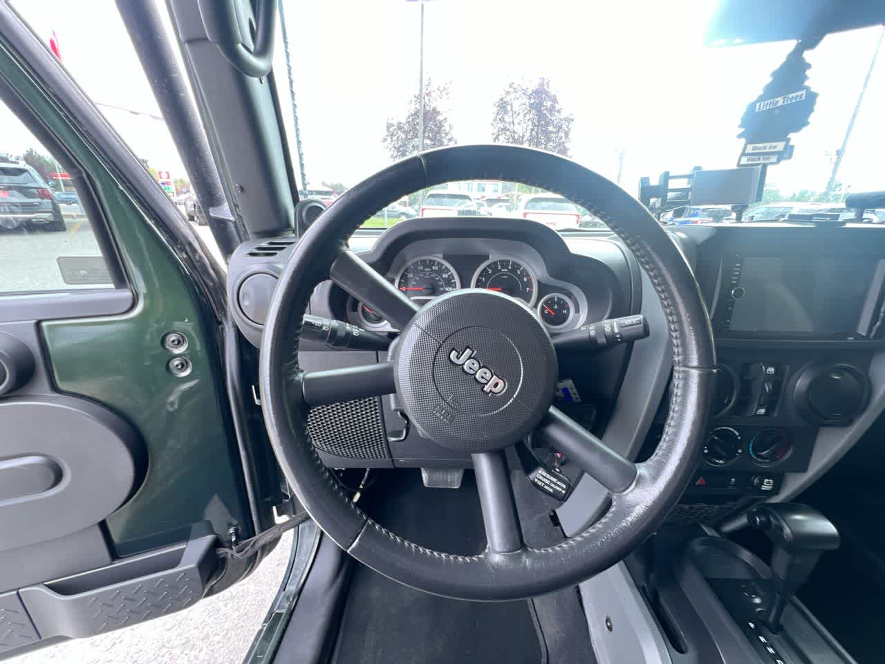 Thumbnail: 2010 Jeep Wrangler - 14