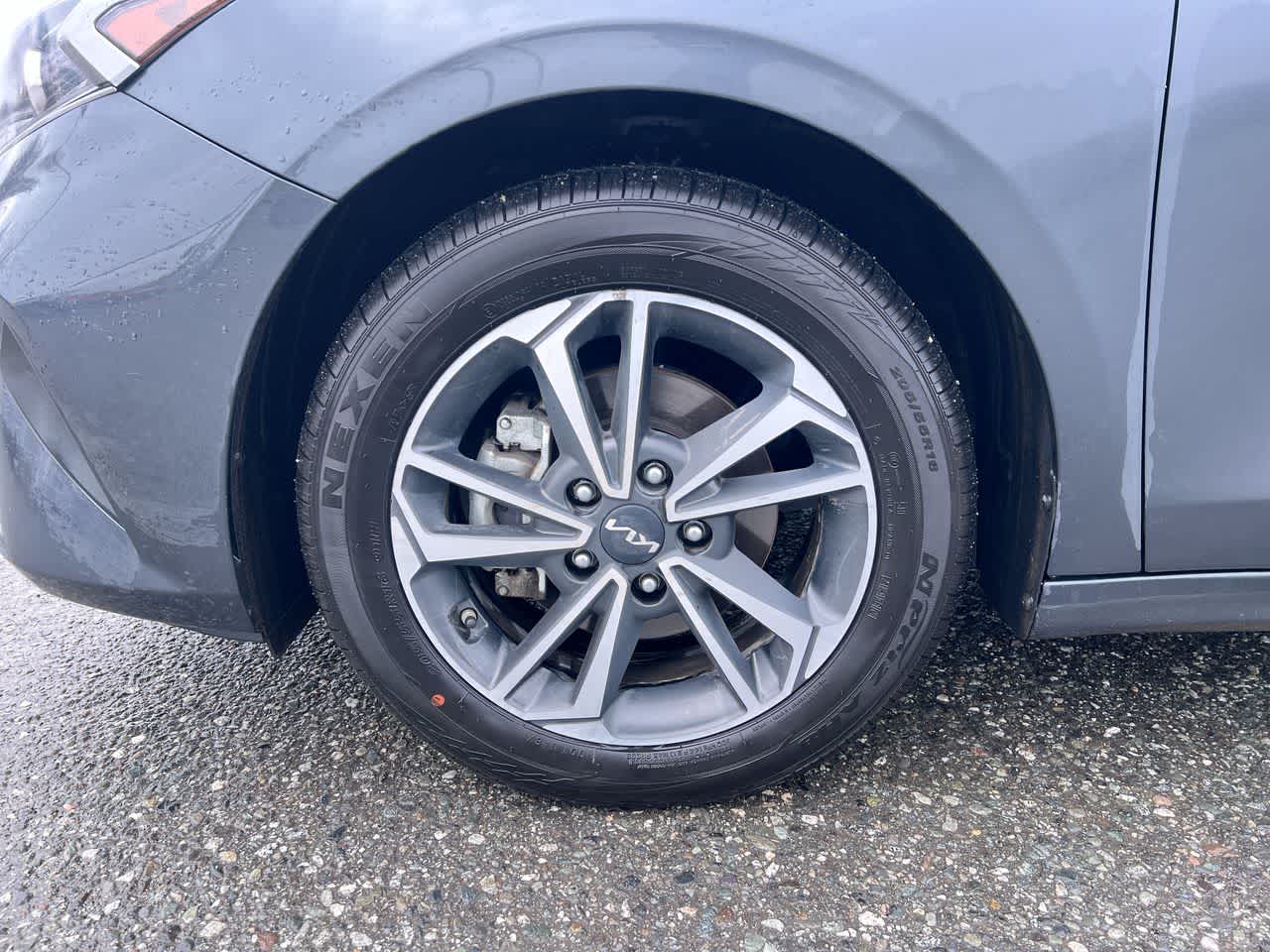 2024 Kia Forte LXS photo 2