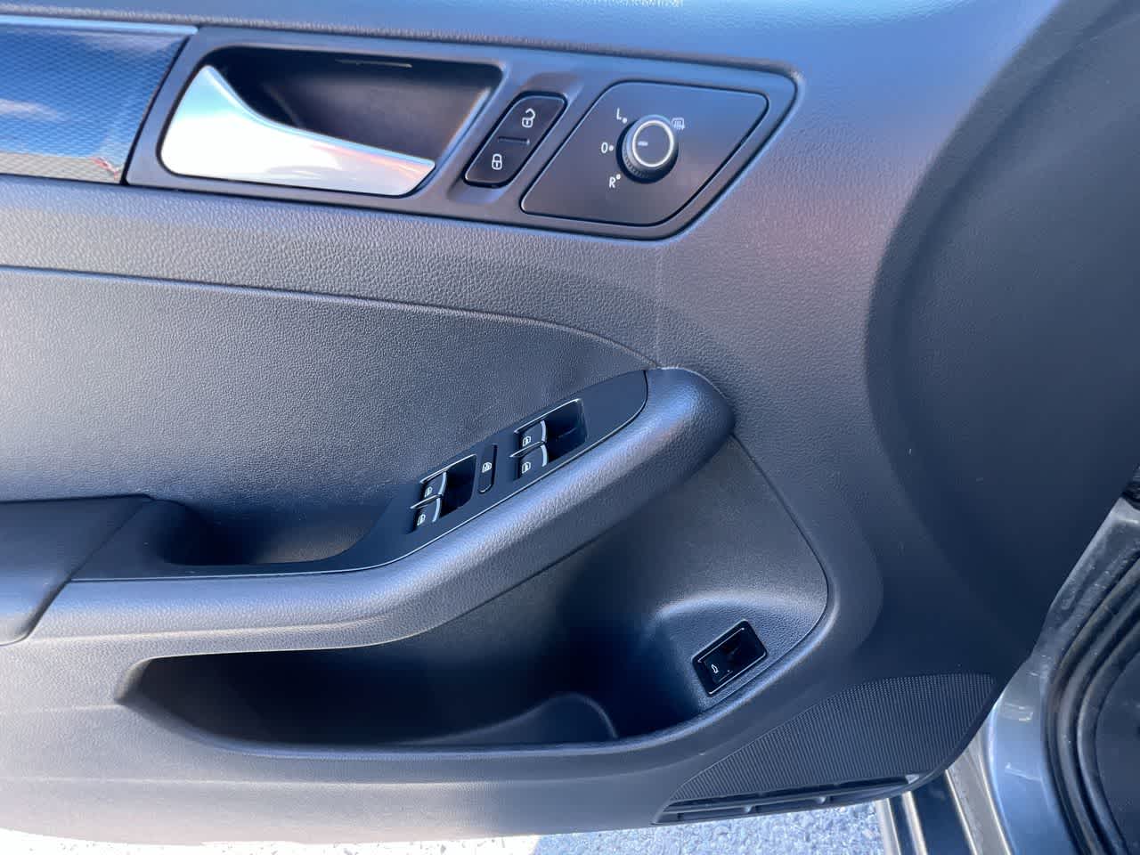 Thumbnail: 2015 Volkswagen Jetta - 13