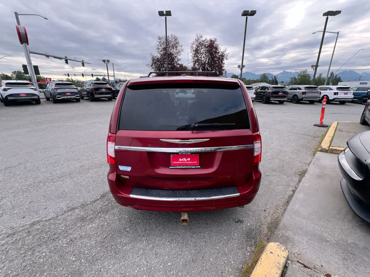 Thumbnail: 2012 Chrysler Town & Country - 27