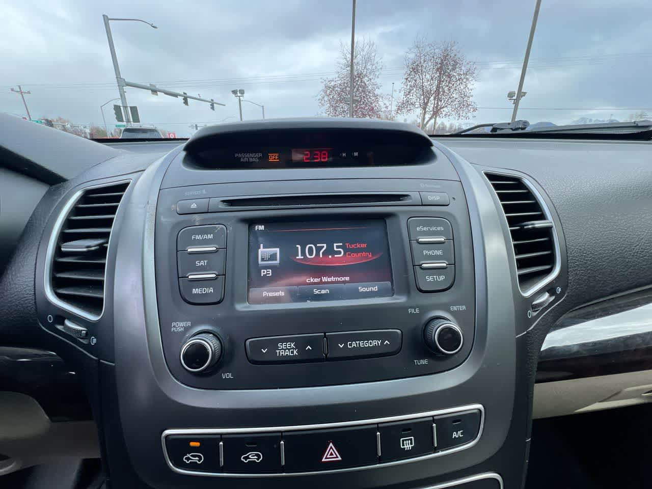 Thumbnail: 2015 Kia Sorento - 16