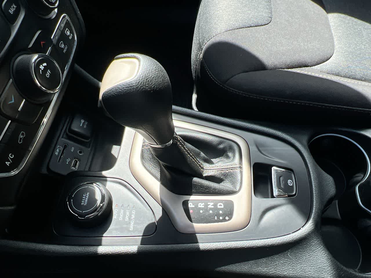 Thumbnail: 2016 Jeep Cherokee - 20