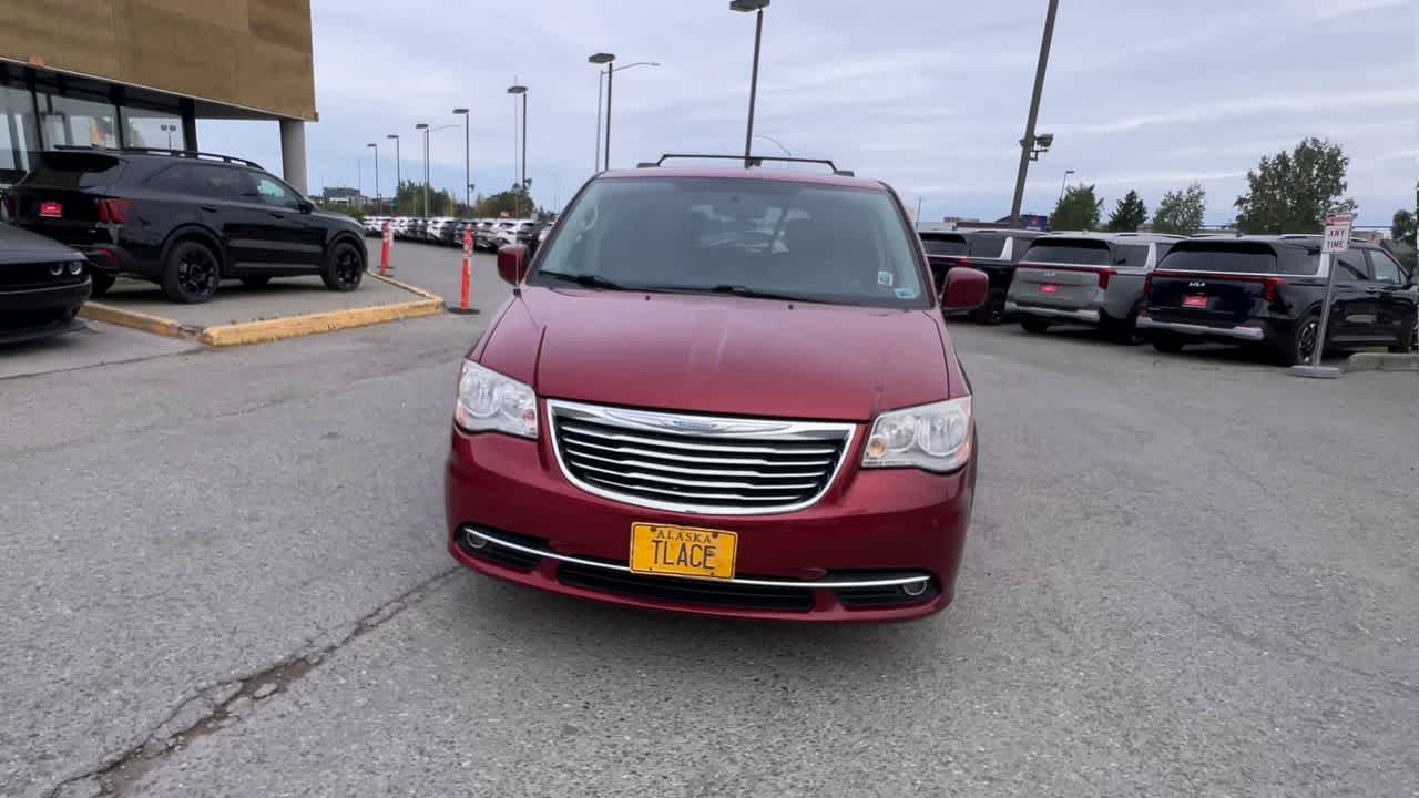 Thumbnail: 2012 Chrysler Town & Country - 3