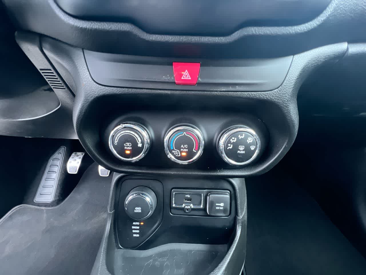 Thumbnail: 2016 Jeep Renegade - 19