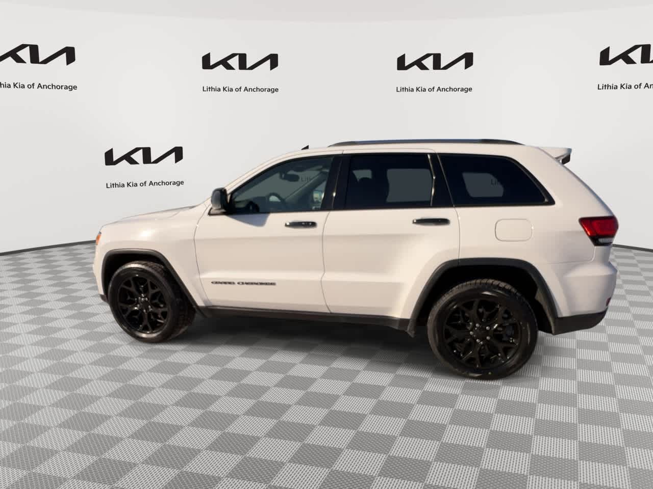 Thumbnail: 2020 Jeep Grand Cherokee - 6