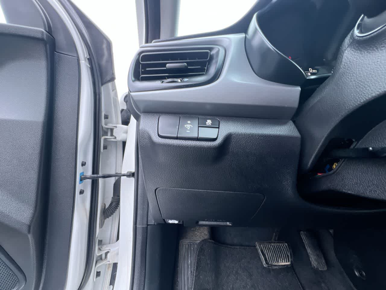 Thumbnail: 2019 Kia Rio - 18