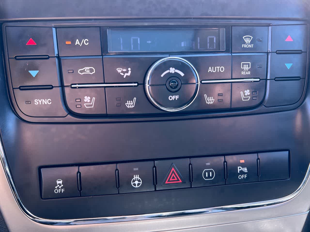 Thumbnail: 2012 Jeep Grand Cherokee - 19