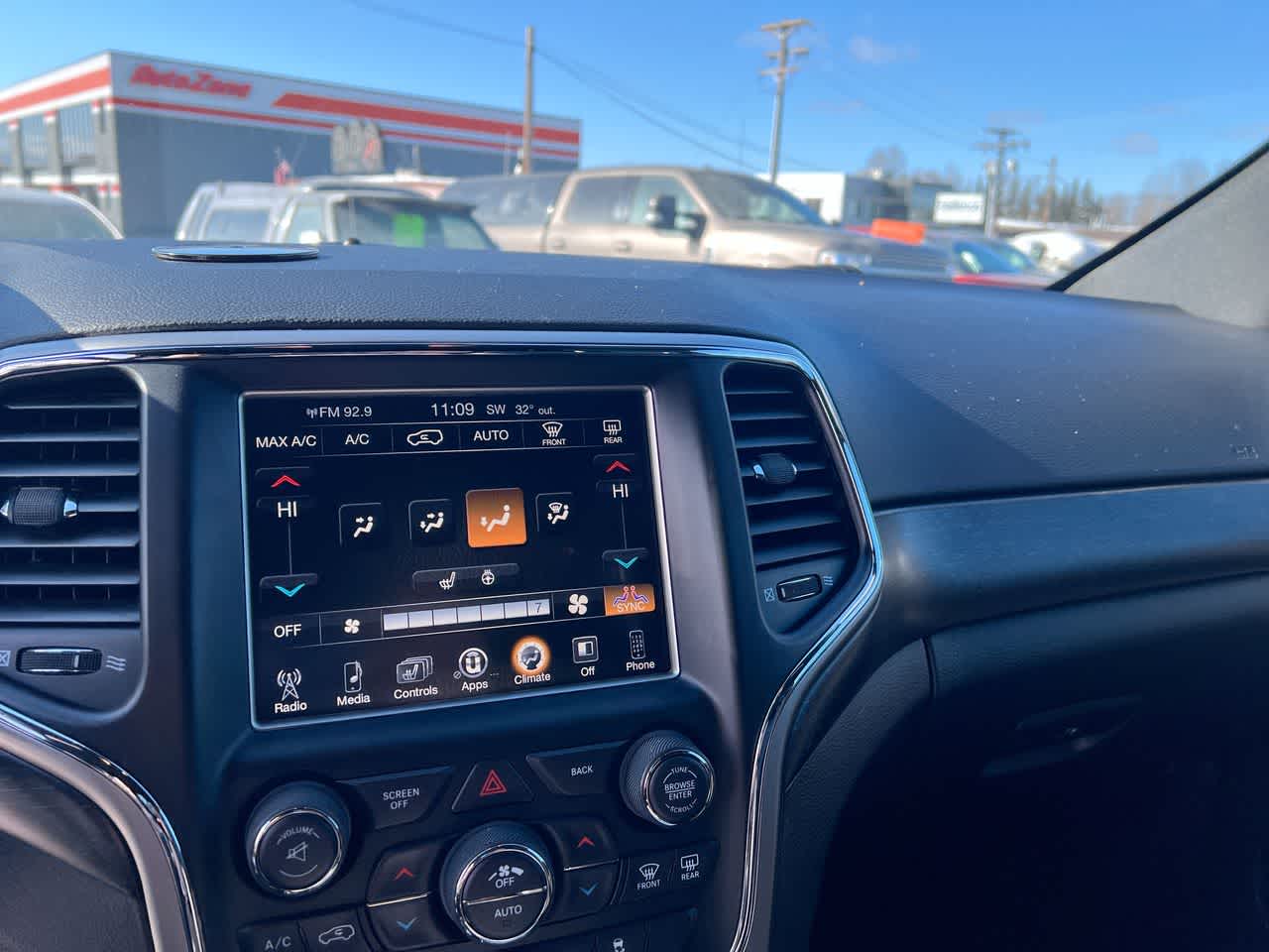 Thumbnail: 2017 Jeep Grand Cherokee - 16