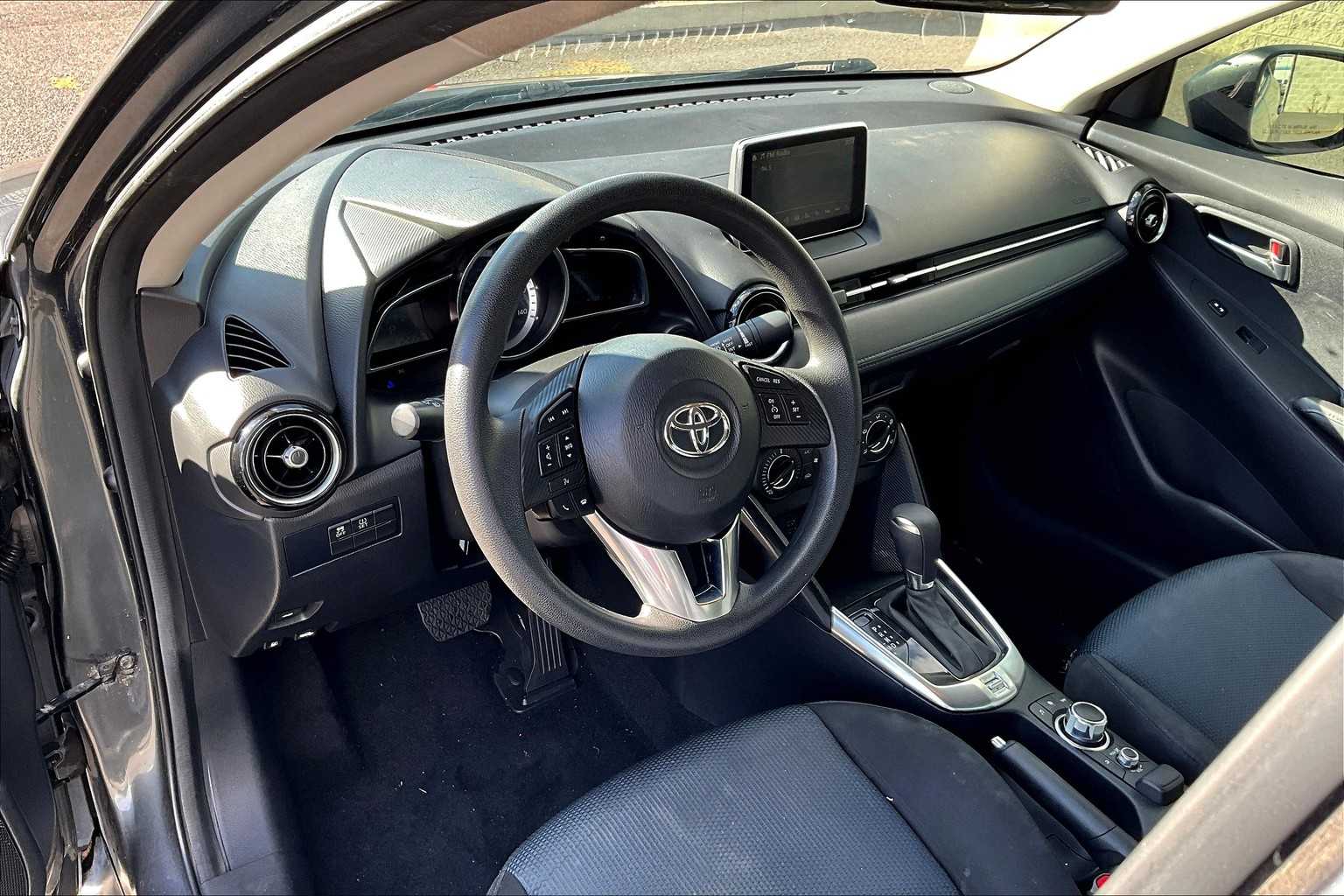 2017 Toyota Yaris iA Base photo 2
