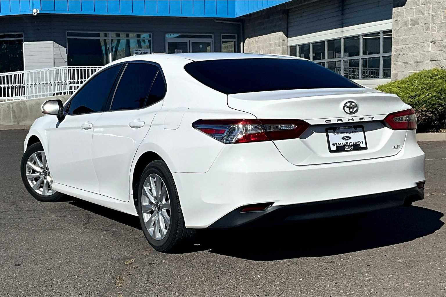2018 Toyota Camry SE XLE photo 4
