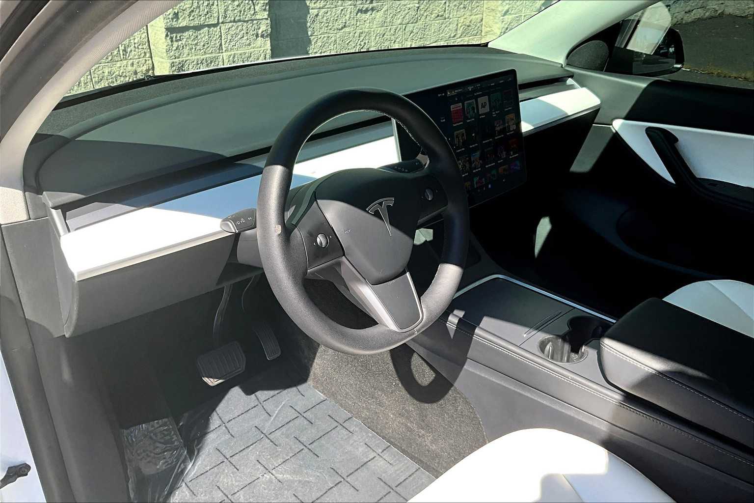 Used 2021 Tesla Model Y Long Range with VIN 5YJYGDEE0MF157447 for sale in Northfield, Minnesota