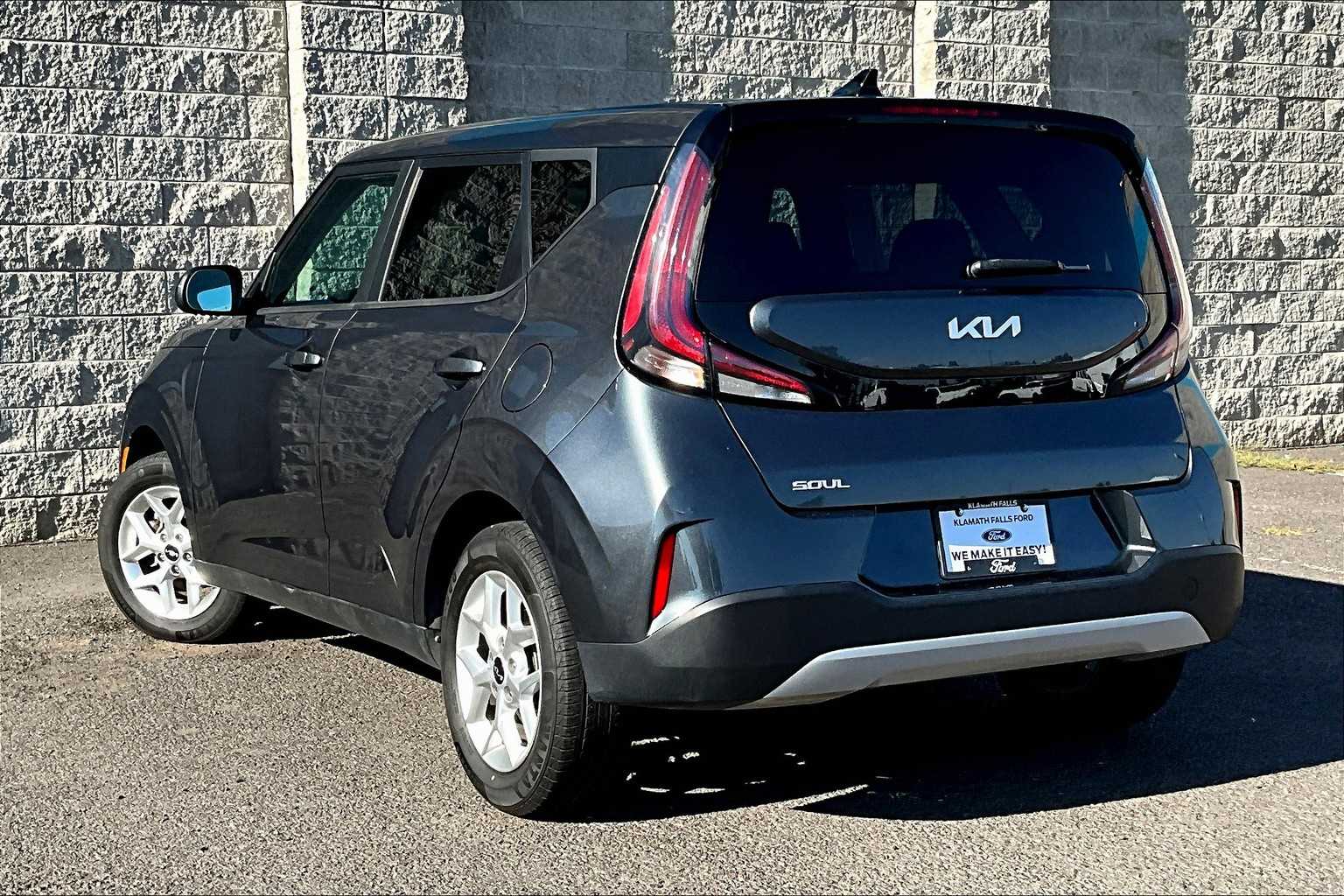 2023 Kia Soul LX photo 4