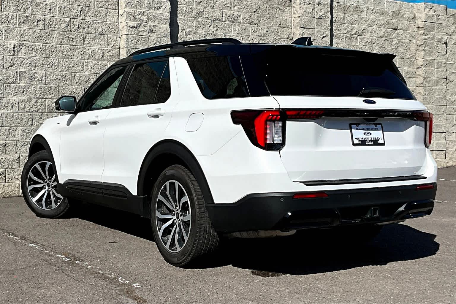 2025 Ford Explorer ST-Line photo 4