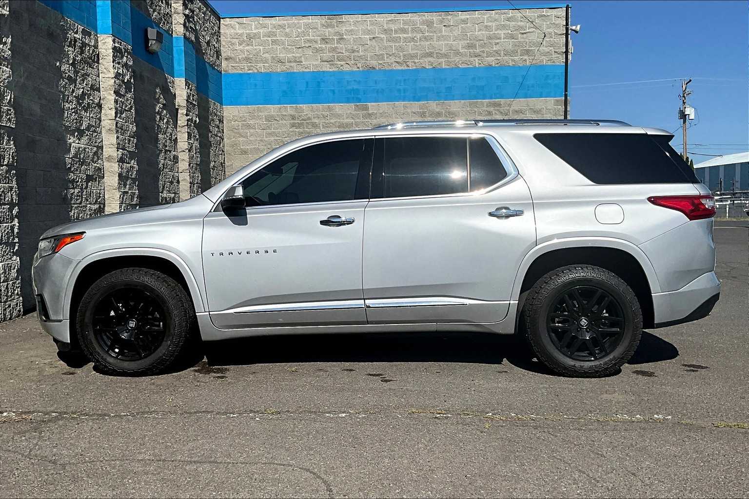 2021 Chevrolet Traverse Premier photo 3