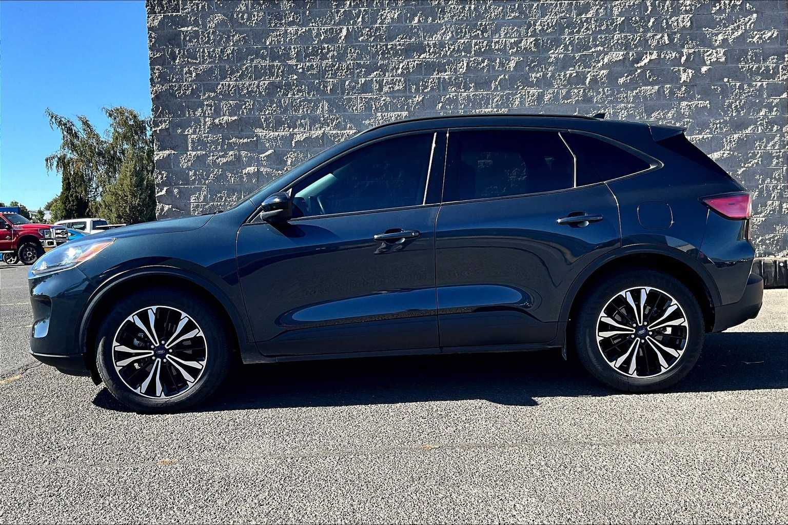 2022 Ford Escape SEL photo 3