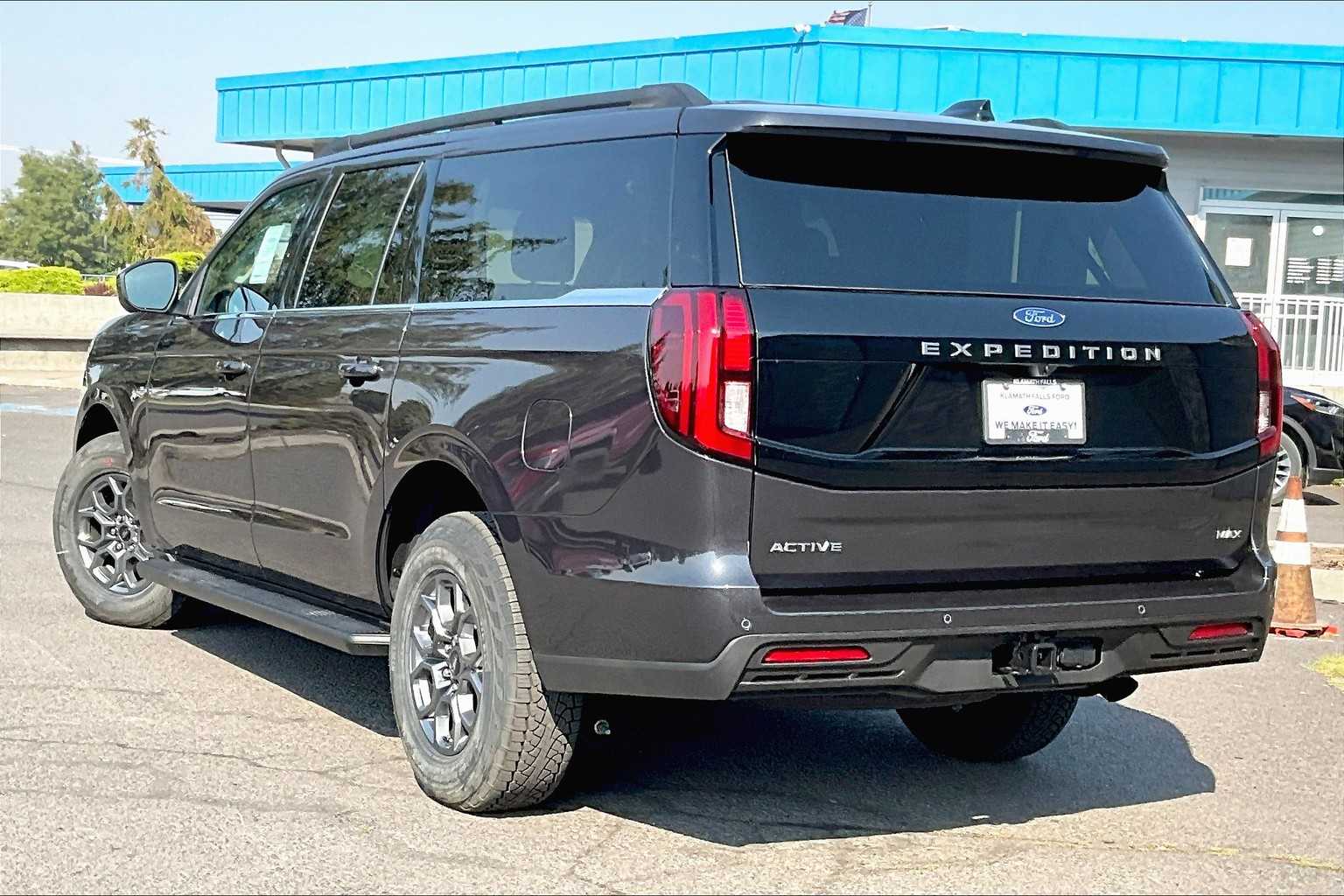 2025 Ford Expedition MAX photo 2