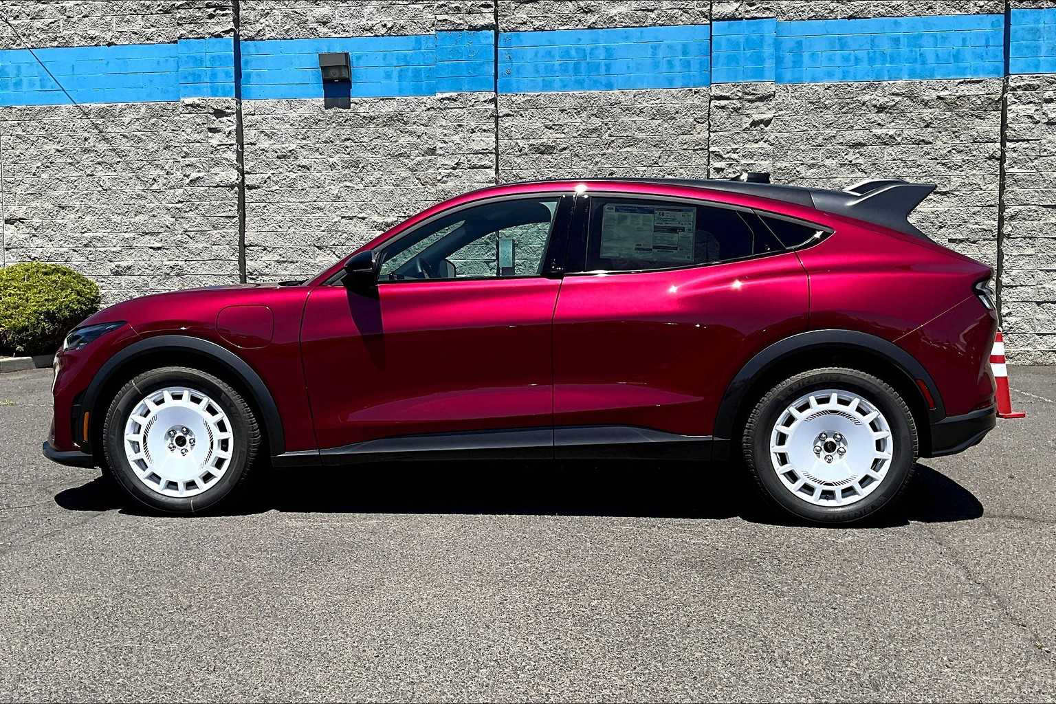 2025 Ford Mustang Mach-E GT photo 3