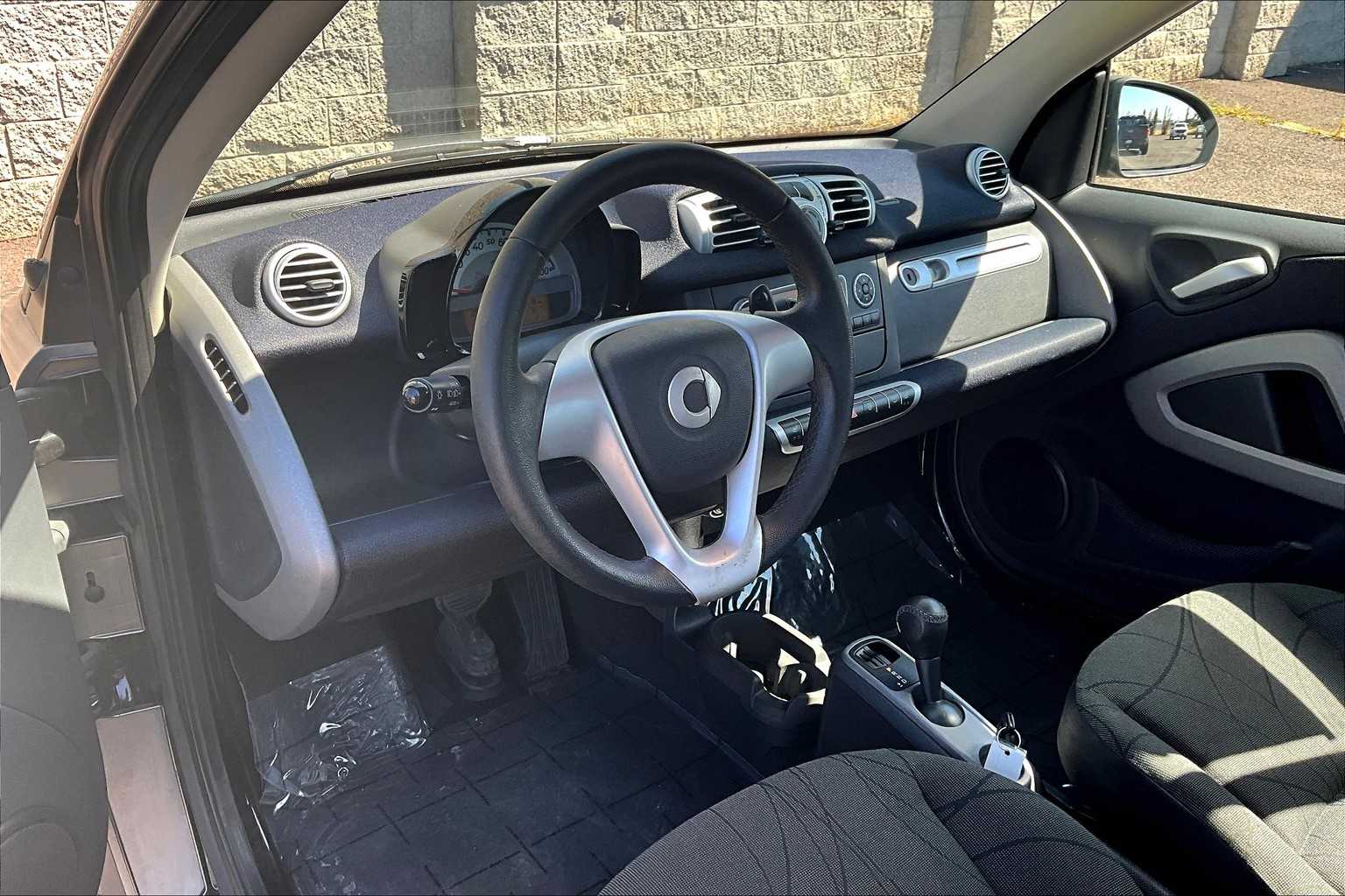 Used 2014 smart fortwo passion with VIN WMEEJ3BA9EK752996 for sale in Klamath Falls, OR