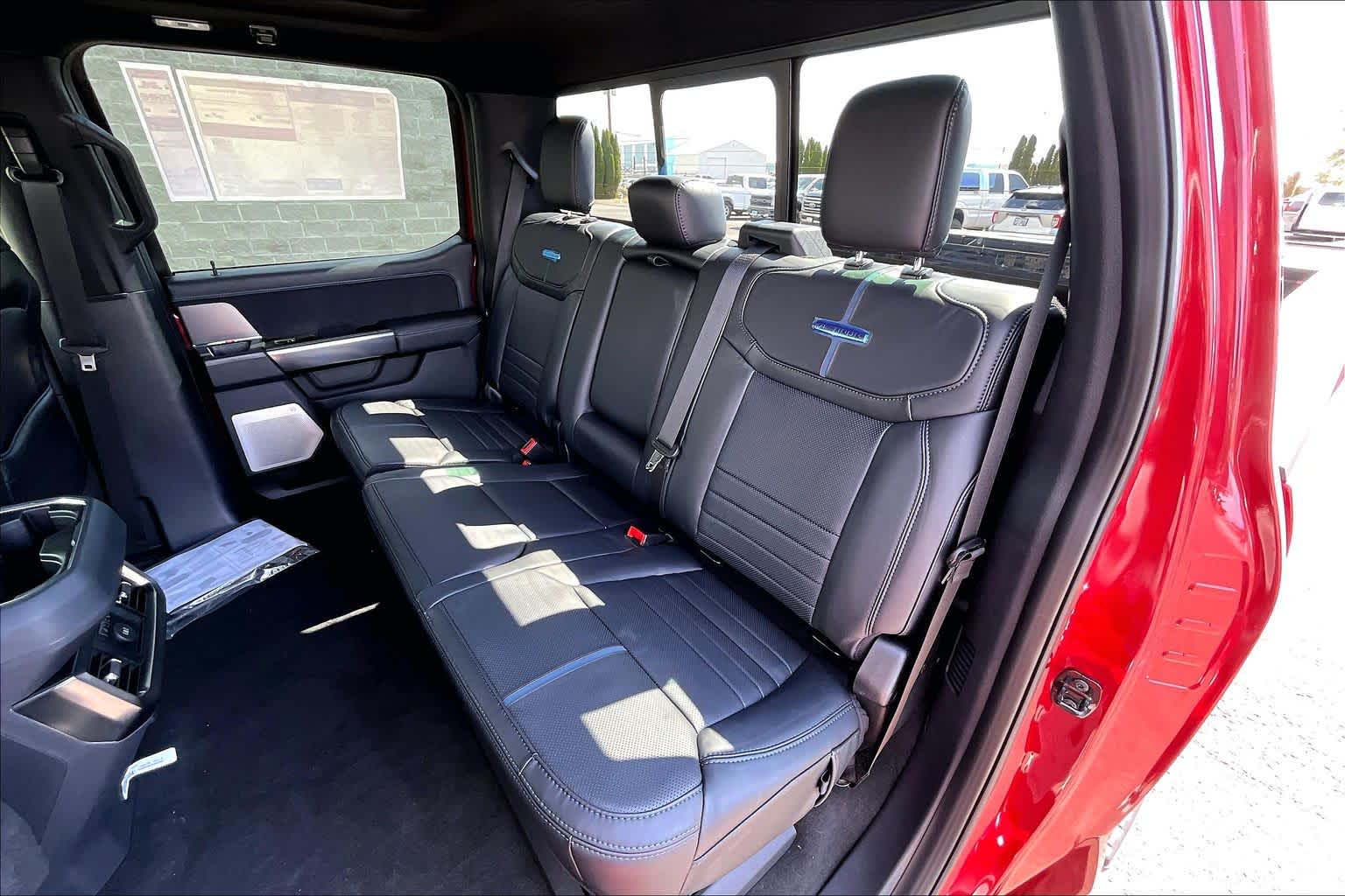2026 Ford F-250 Super Duty Platinum - Photo 13