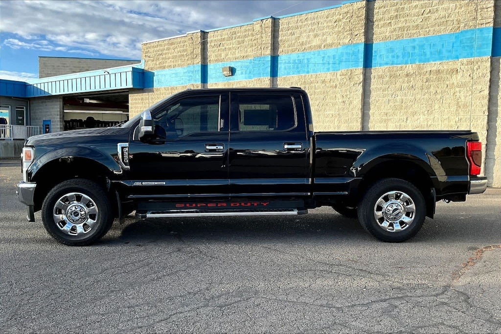 Used 2022 Ford F-250 Lariat Truck Crew Cab