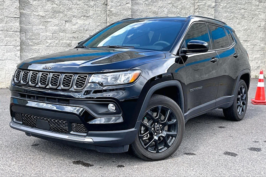 Used 2025 Jeep Compass Latitude SUV