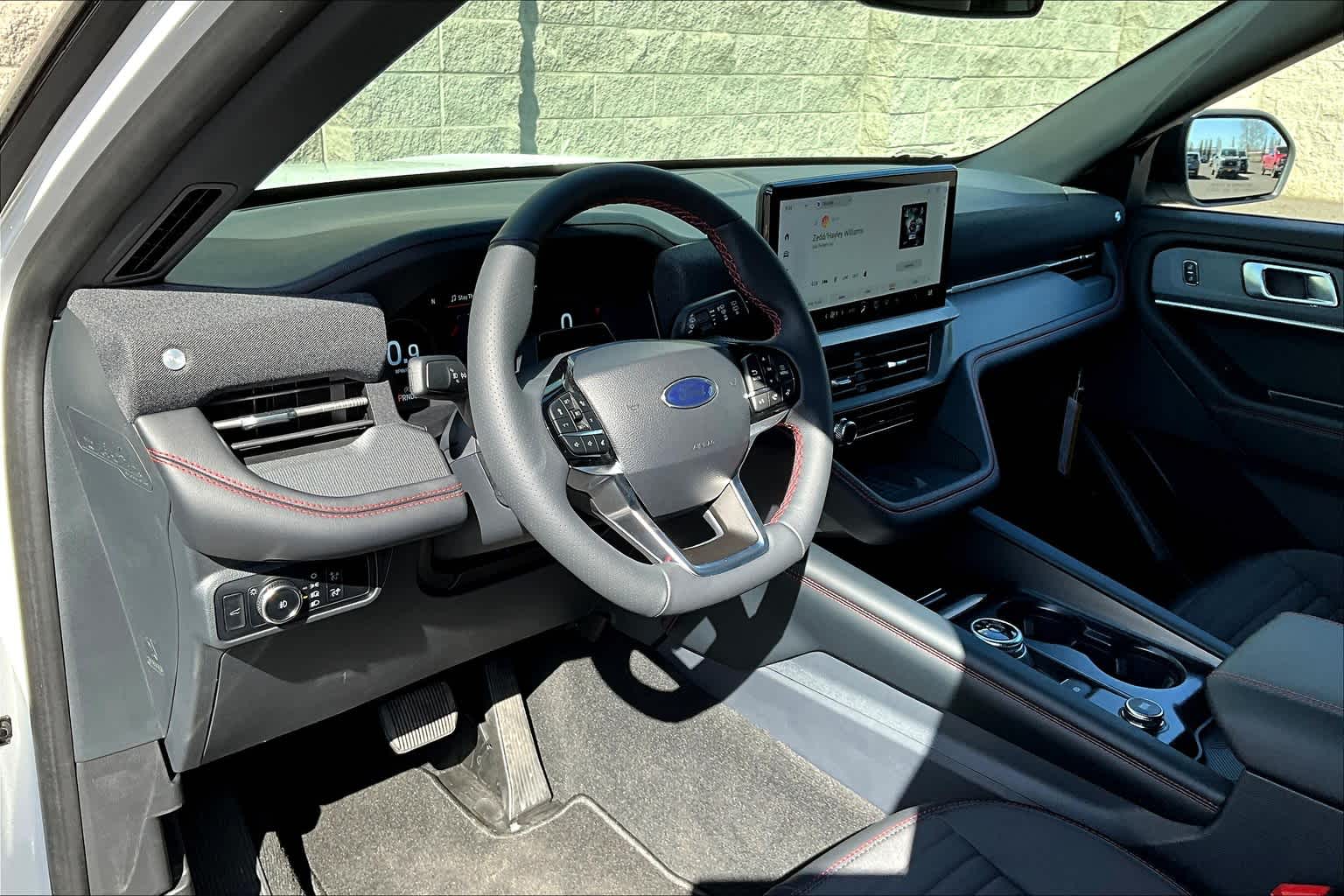 2025 Ford Explorer ST-Line photo 2