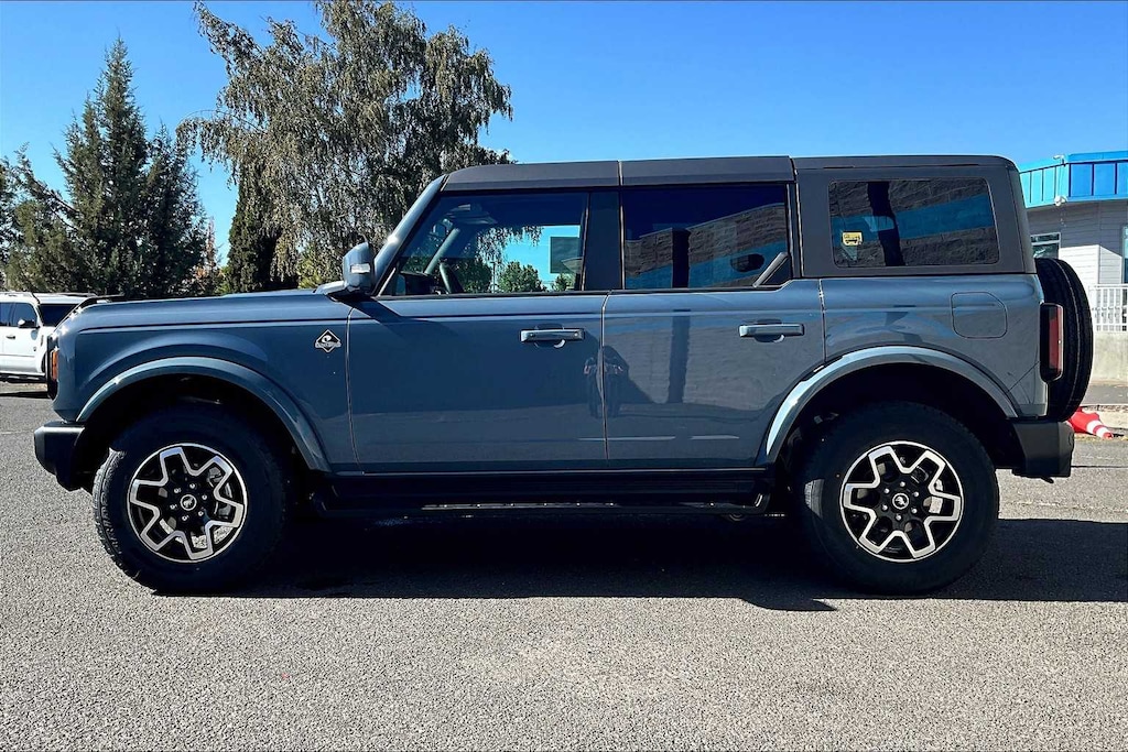 New 2025 Ford Bronco Outer Banks SUV