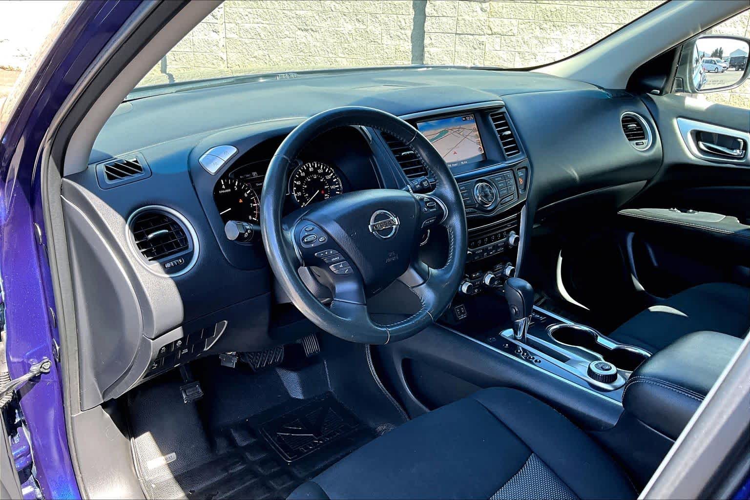 Used 2018 Nissan Pathfinder Platinum with VIN 5N1DR2MM7JC624678 for sale in Klamath Falls, OR