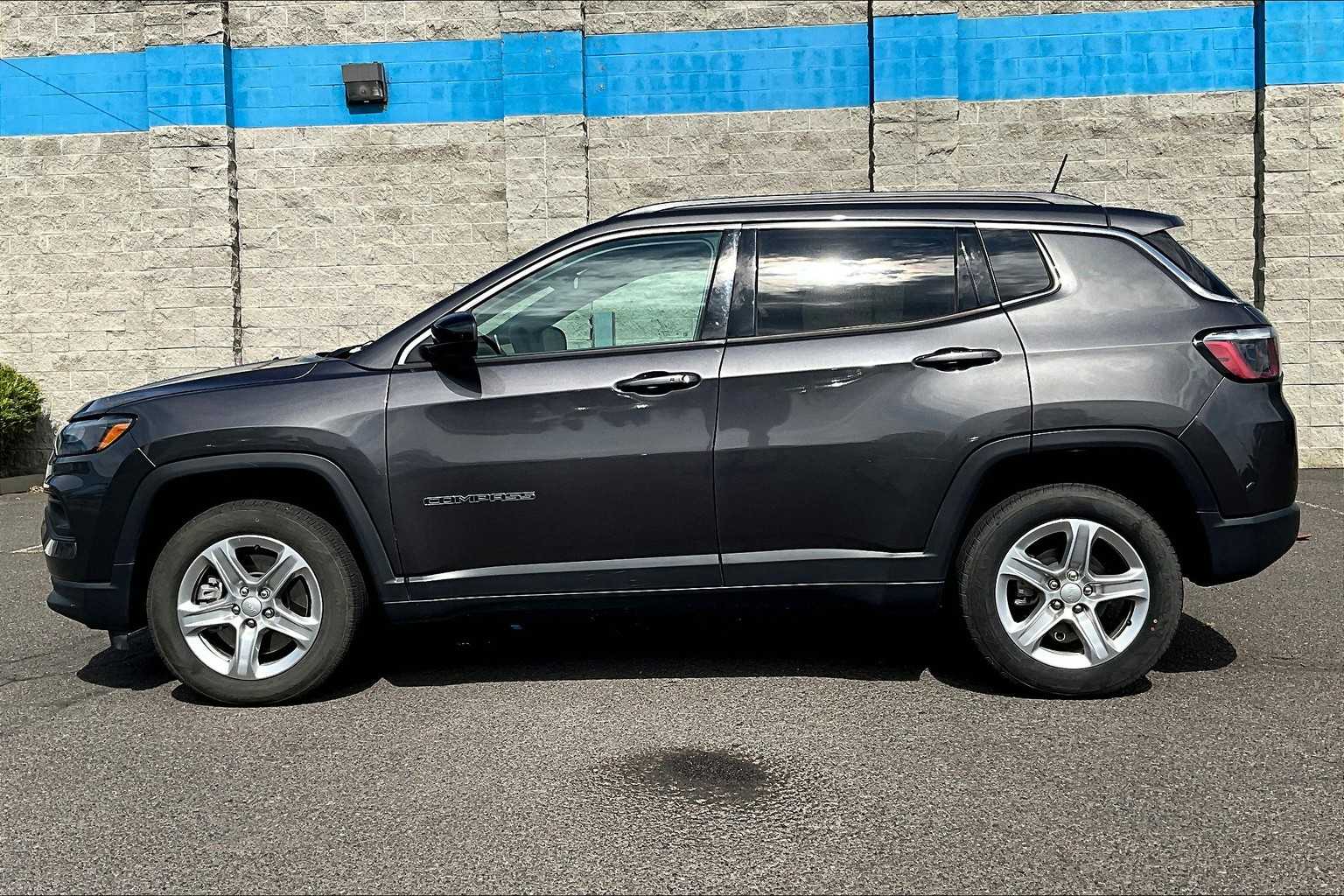 2024 Jeep Compass North Edition Latitude photo 2