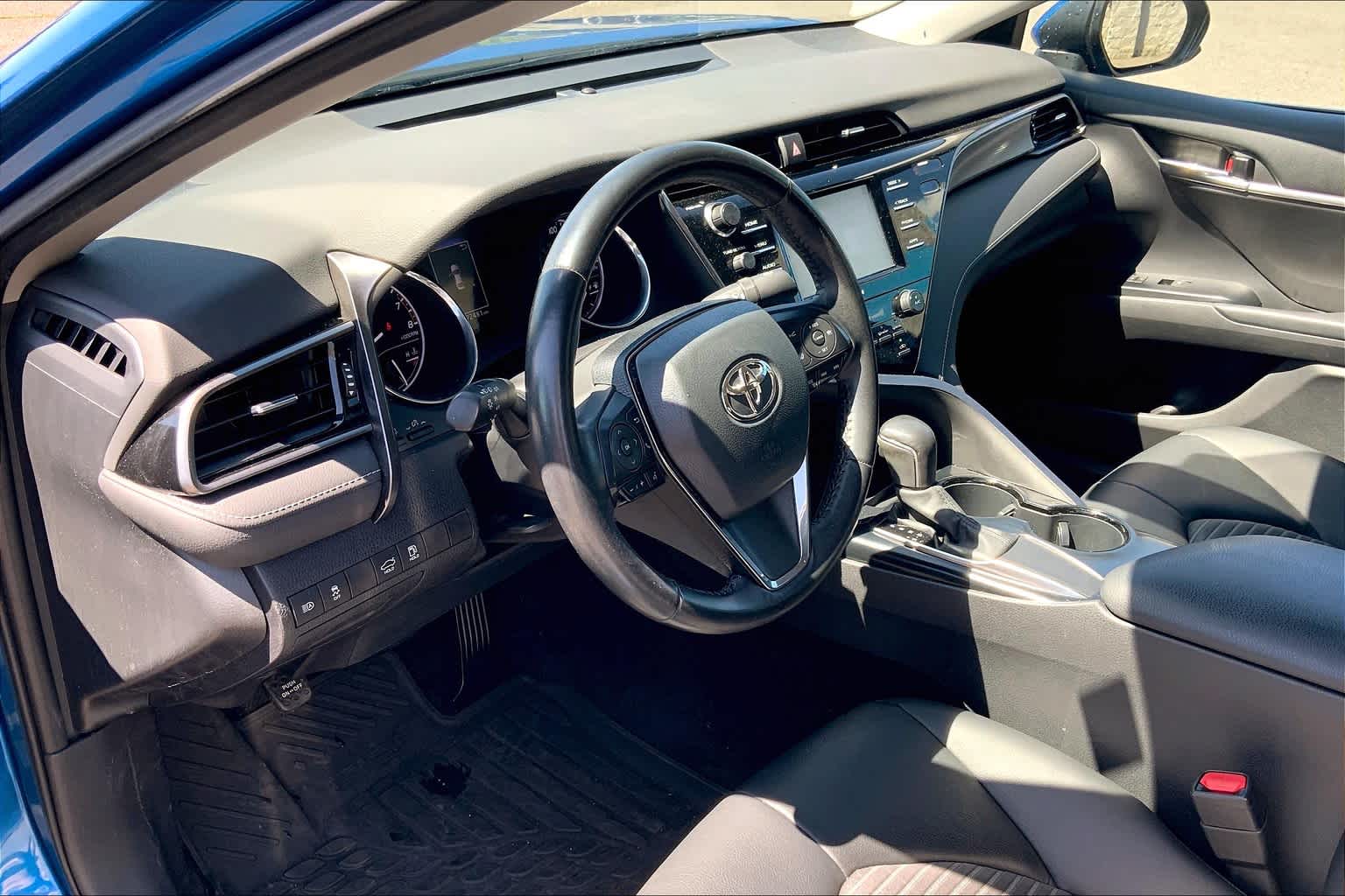 2020 Toyota Camry SE photo 2