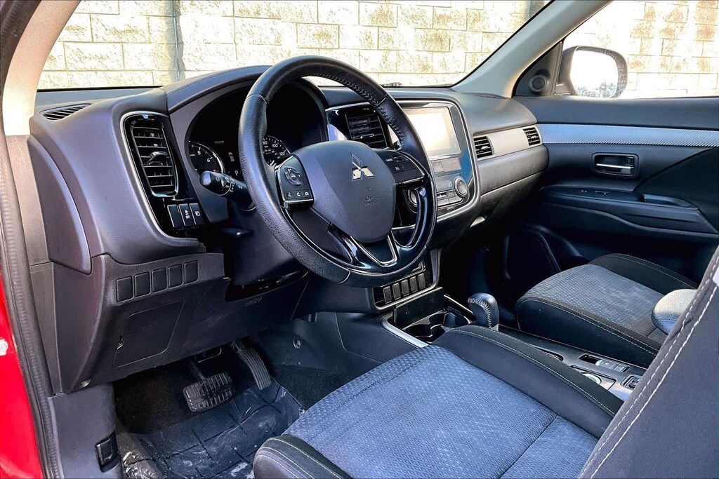 Used 2018 Mitsubishi Outlander SE CUV