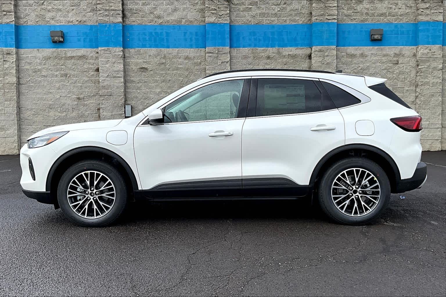 New 2025 Ford Escape SUV Plug-in Hybrid Star White Tri-Coat