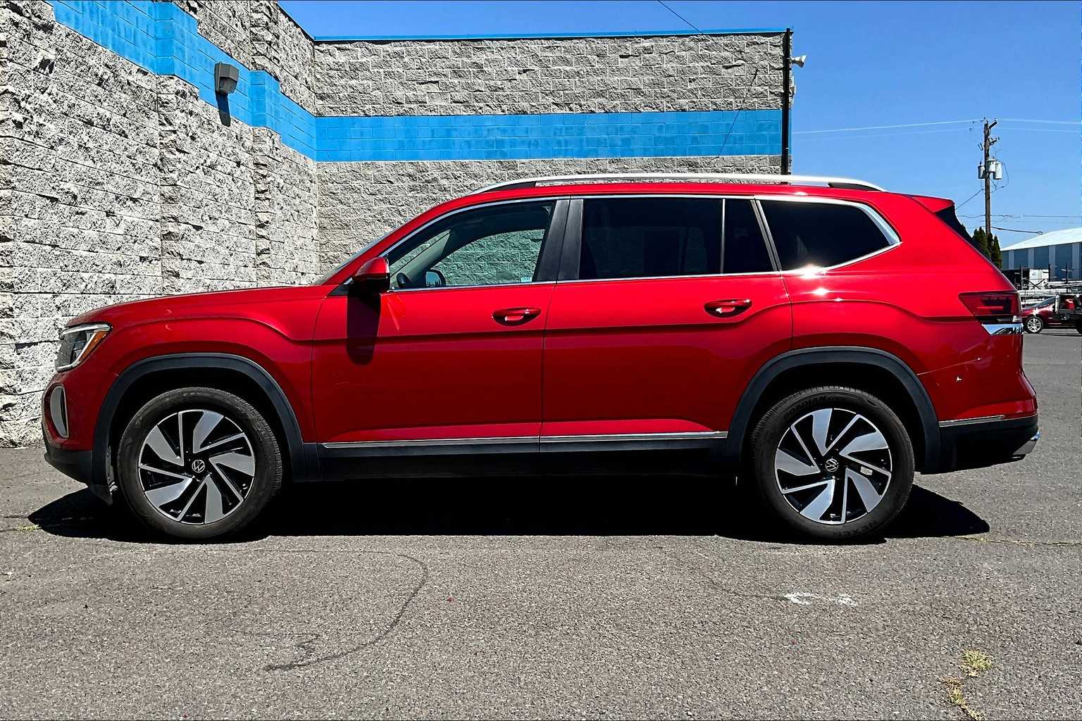 2024 Volkswagen Atlas V6 SE Technology photo 3