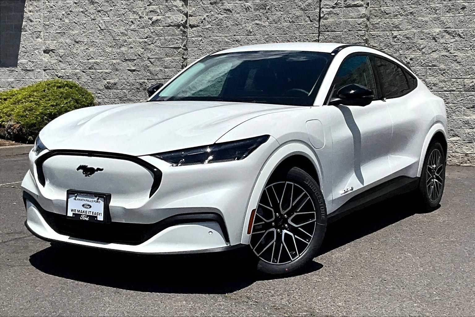 2025 Ford Mustang Mach-E SUV 