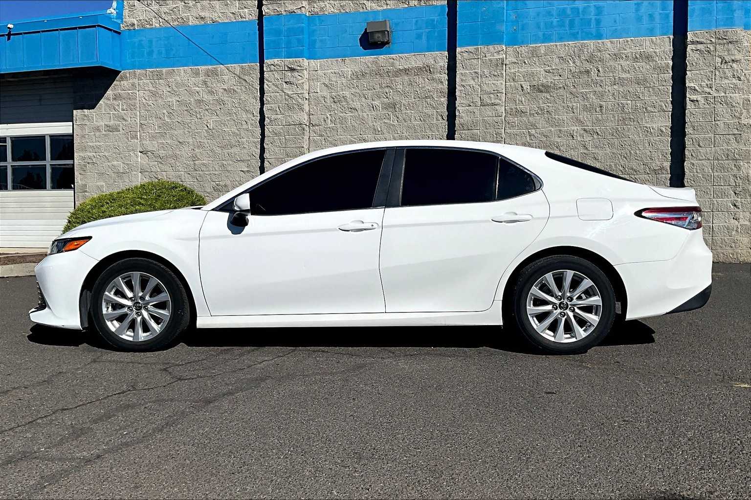 2018 Toyota Camry SE XLE photo 3