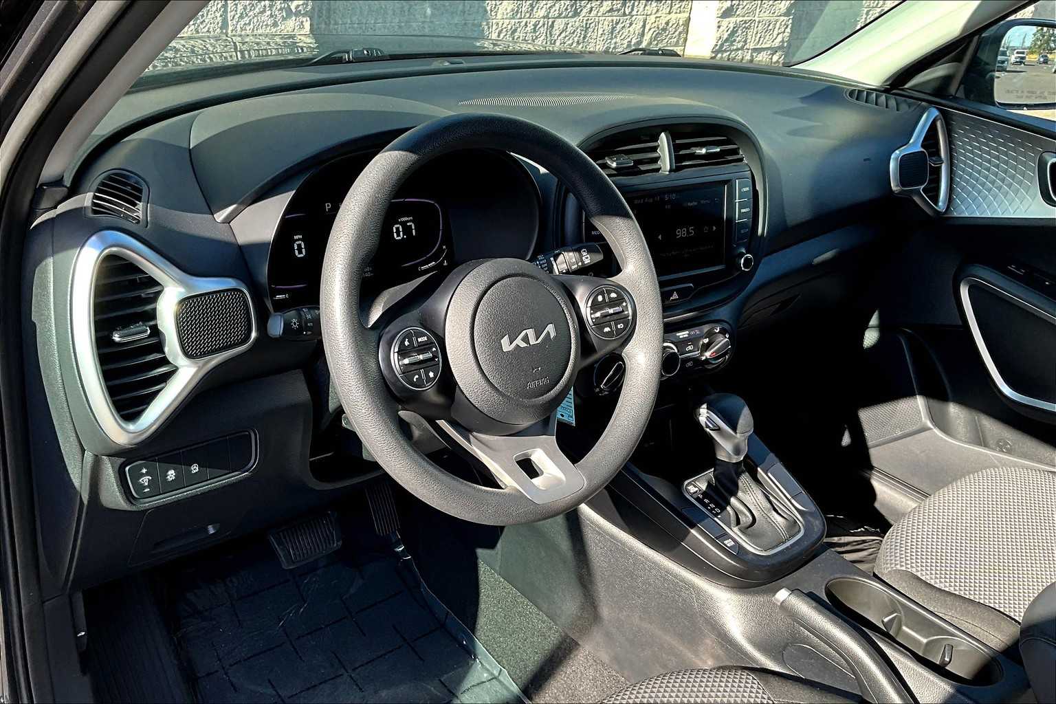 2023 Kia Soul LX photo 2