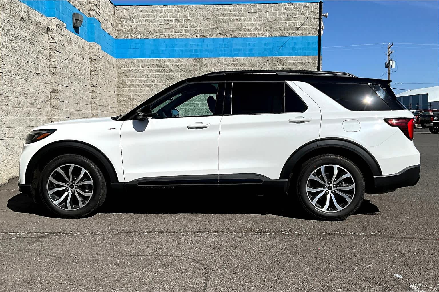 2025 Ford Explorer ST-Line photo 3