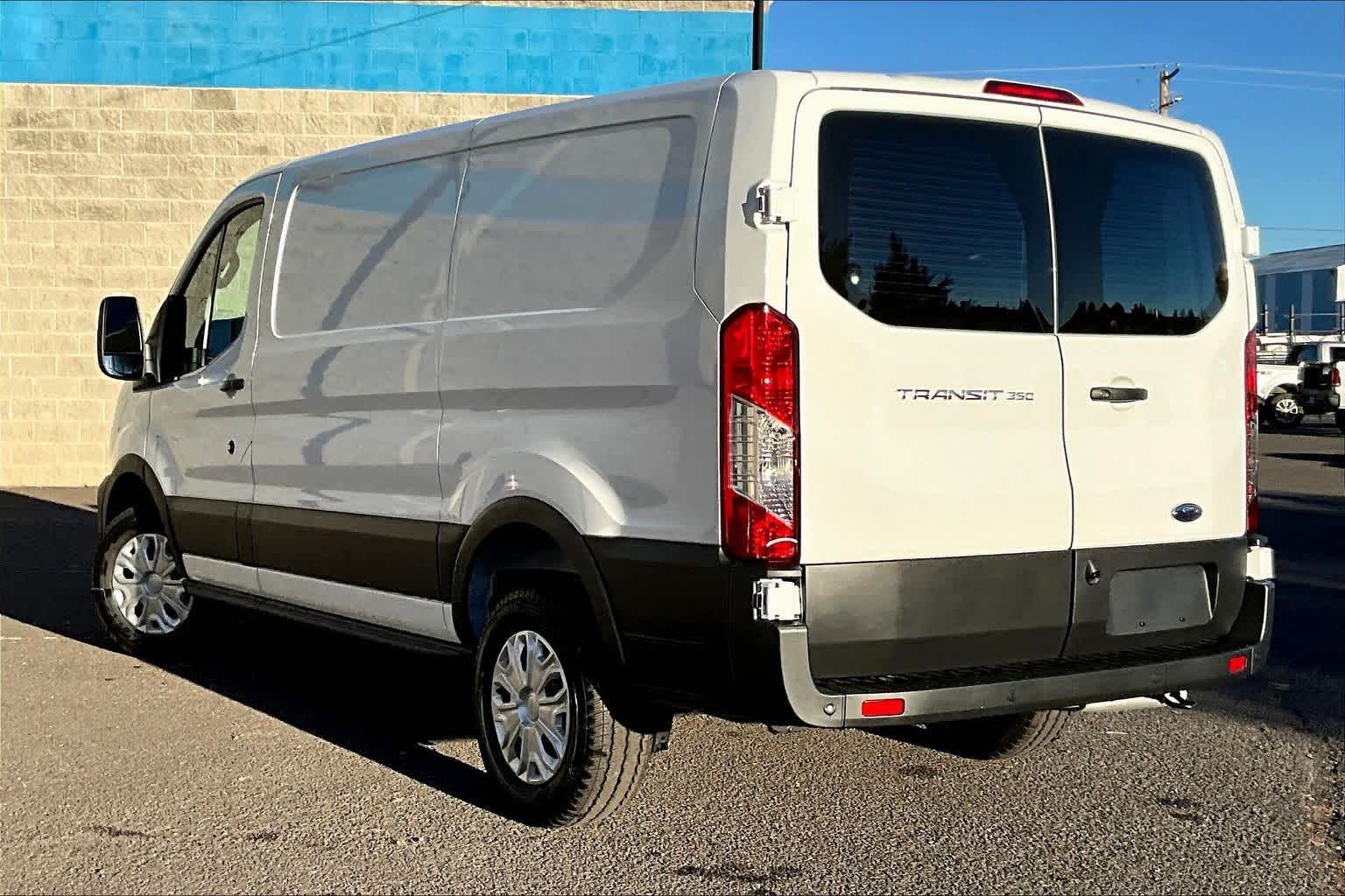 2025 Ford Transit photo 4