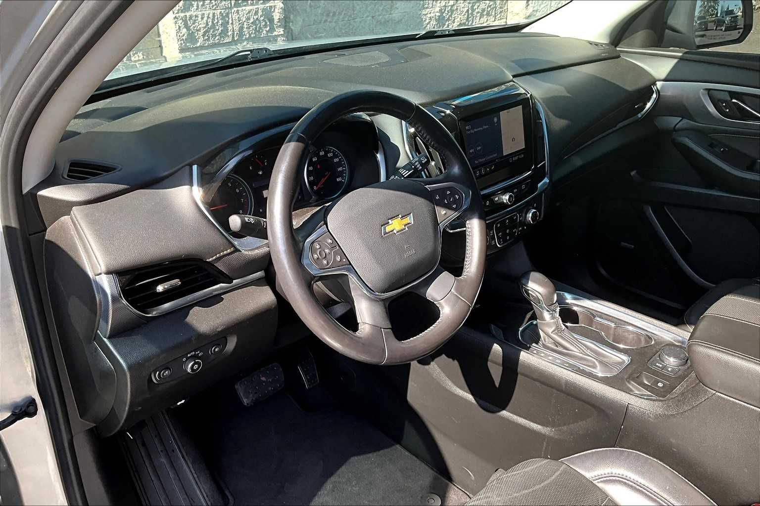 2021 Chevrolet Traverse Premier photo 2