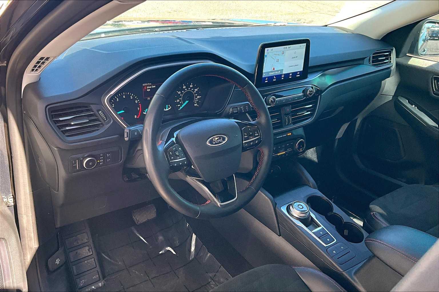 2022 Ford Escape SEL photo 2