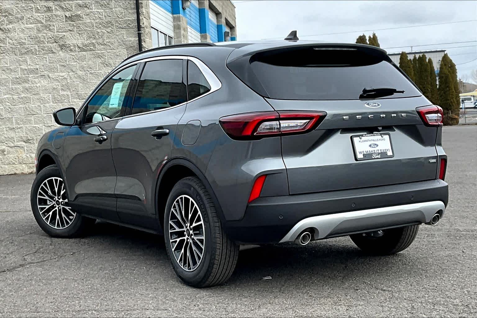 2025 Ford Escape Plug-In Hybrid photo 2