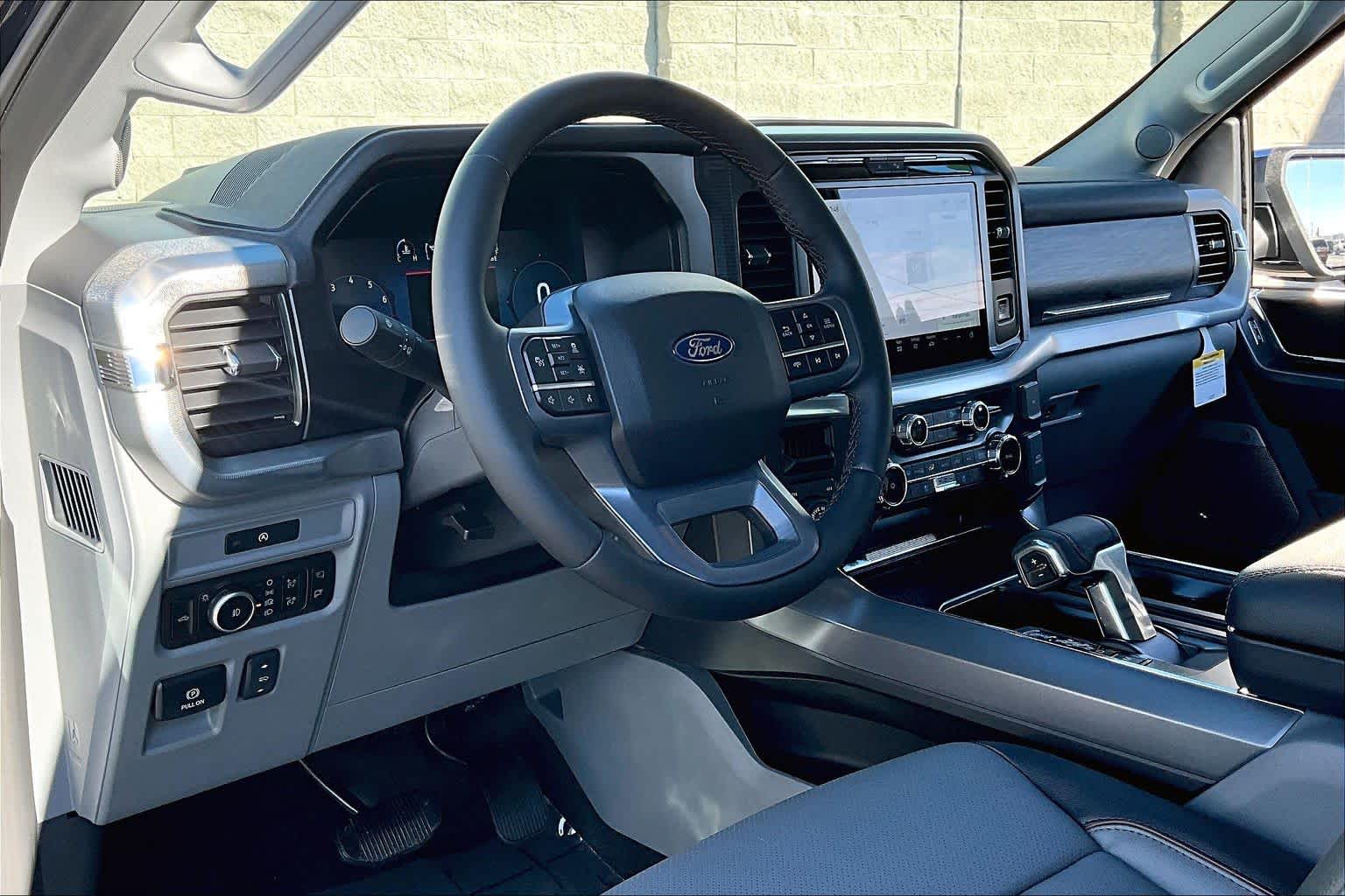 2025 Ford F-150 Lariat photo 2