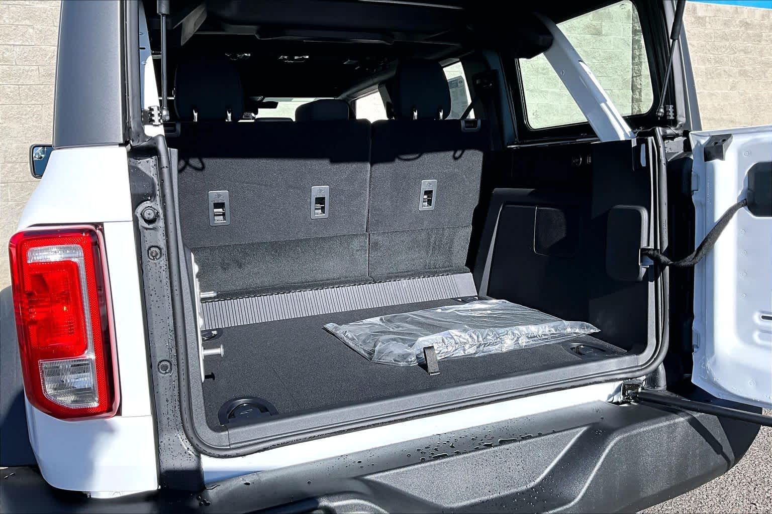 2025 Ford Bronco 4-Door Base - Photo 18